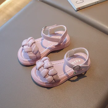 2023 Новые сандалии с открытым носком на плоской подошве для девочек, детская модная универсальная маленькая свежая пляжная обувь